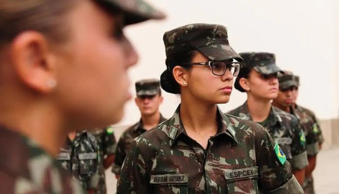 Mulheres poderão se alistar no serviço militar aos 18 anos